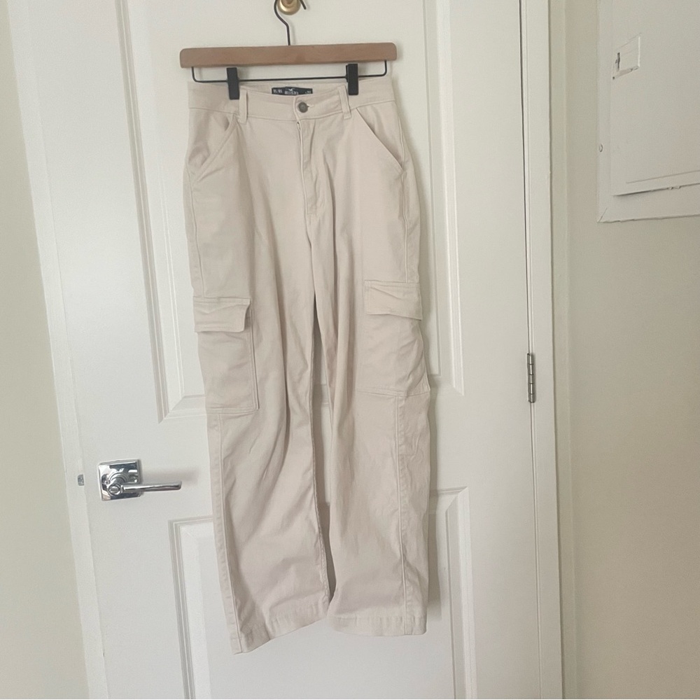 Hollister Ultra High-Rise Cargo Dad Pants 1S